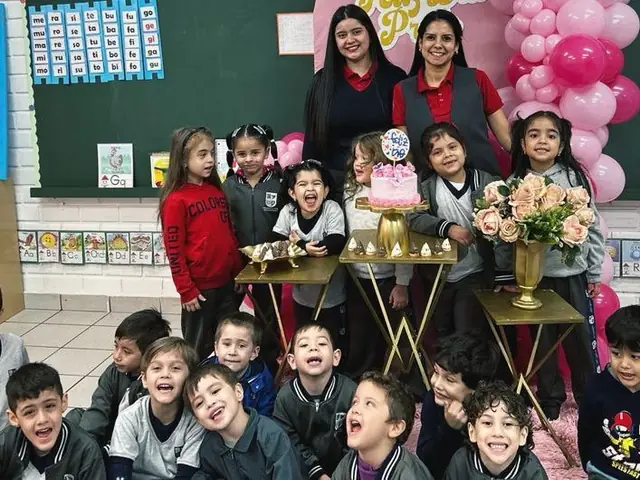 Alumnos de Nivel Inicial del CBAP con sus maestras en el aula
